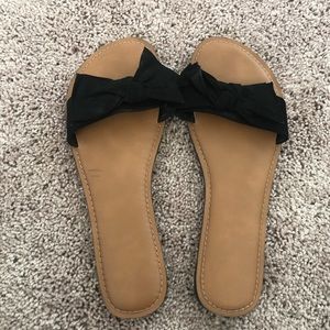 Black sandals with bows